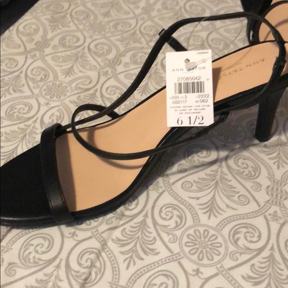 Ann Taylor factory black strappy heels 6.5 NWT